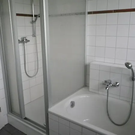 Haus Kellerhof Mit Zwei Und Garten Zu Verkaufen Kontakt Peter Heubueschl Loerrach Apartament